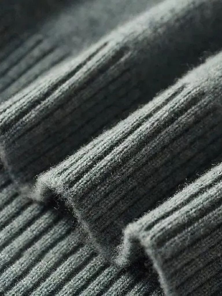 100% Merino Wool Turtleneck Sweater - CAAYWORLD CAAYWORLD