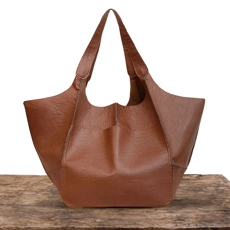 Ruth™ | Leather Bag with Timeless Charm