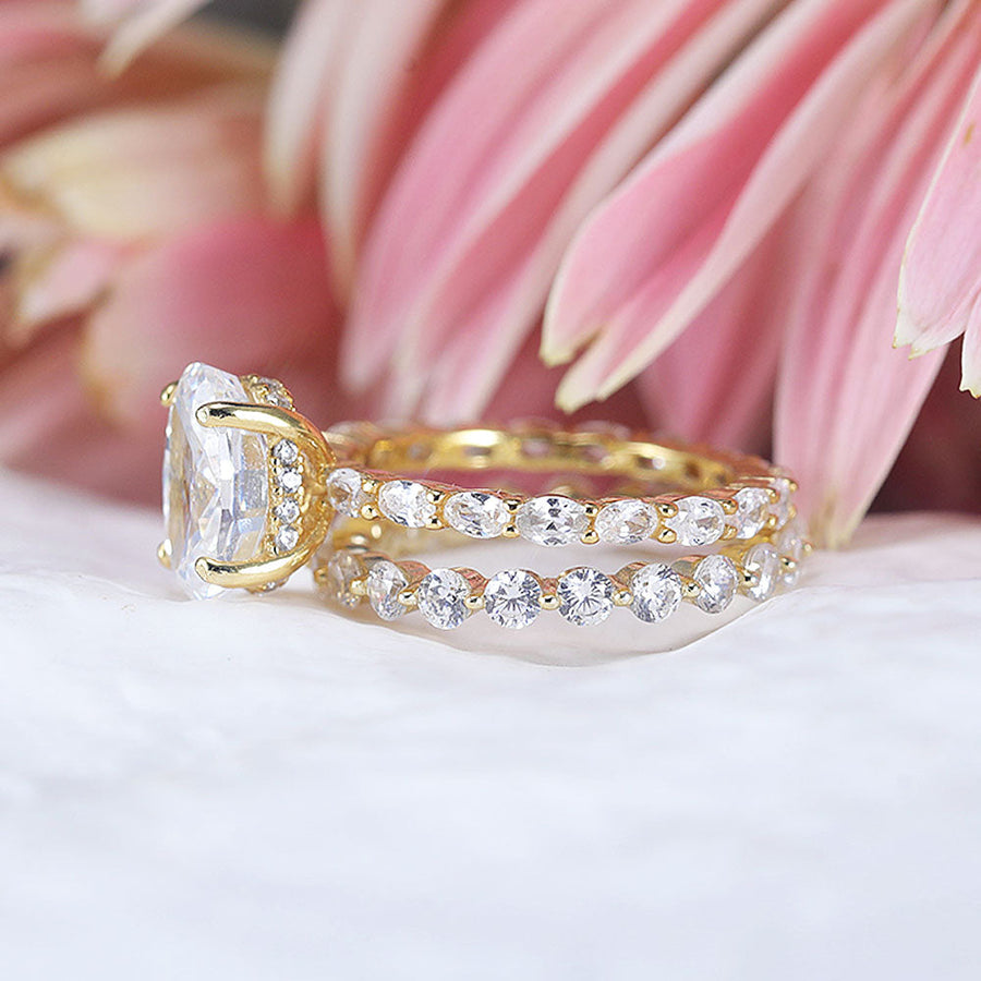 Gorgeous 2 Pcs Oval Cut Sterling Silver Ring Set Shine of Diamond