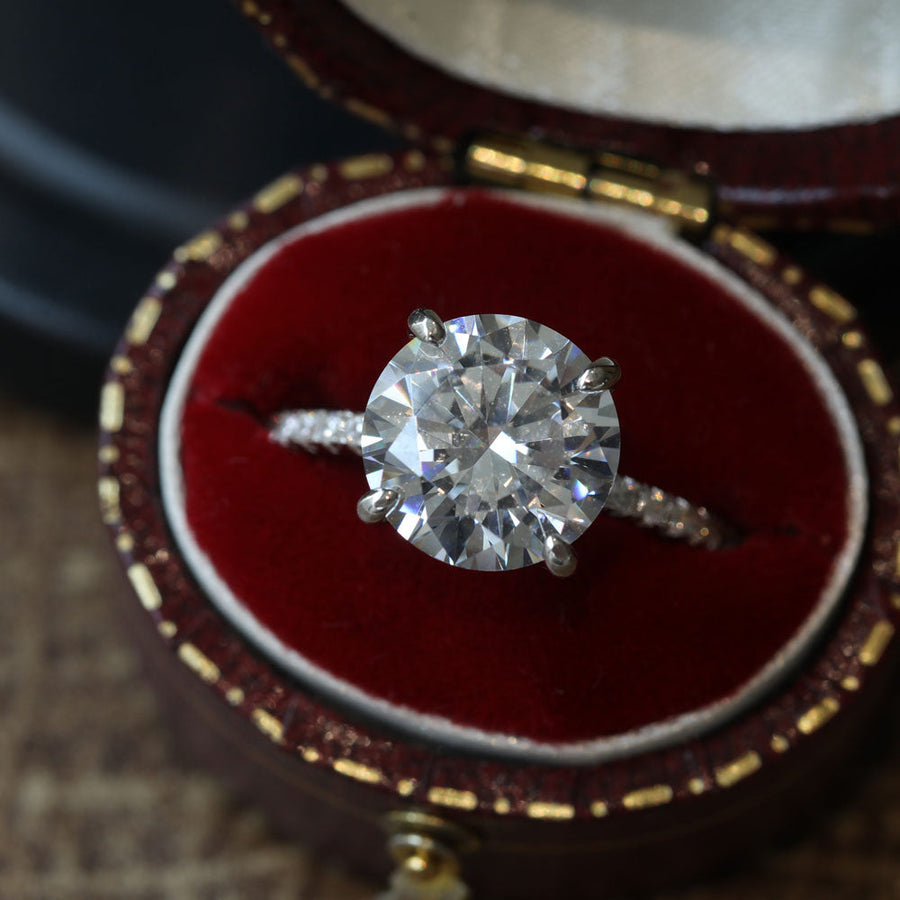 Round Cut Engagement Ring Shine of Diamond
