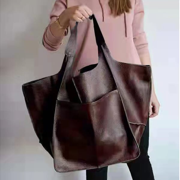 Ruth™ | Leather Bag with Timeless Charm