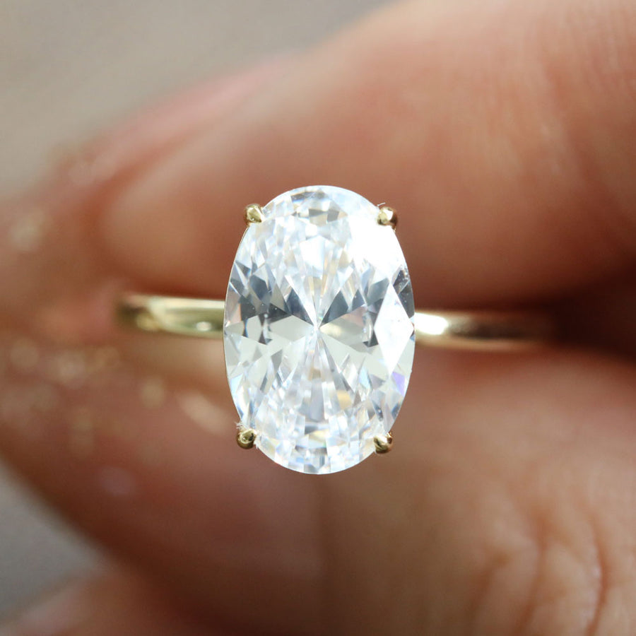 Oval Cut Bridal Set Shine of Diamond