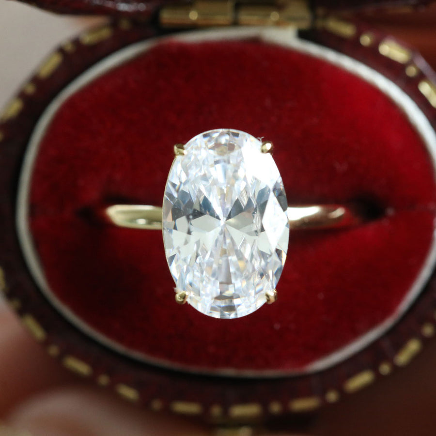 Oval Cut Bridal Set Shine of Diamond