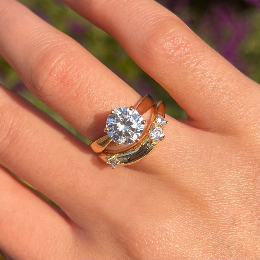 Elegant Design Round Cut 2 Pcs Bridal Set shine