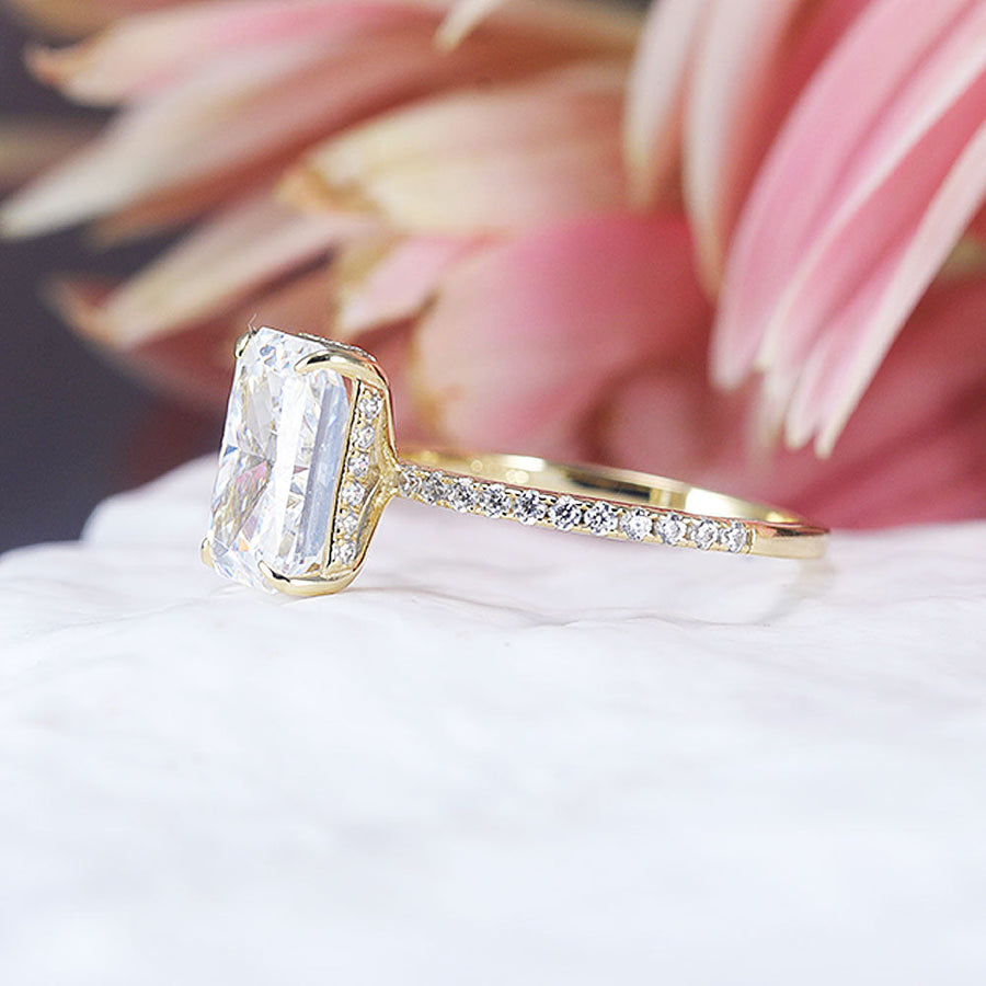 Exquisite Radiant Cut Ring Set with Clover Design Band Shine of Diamond