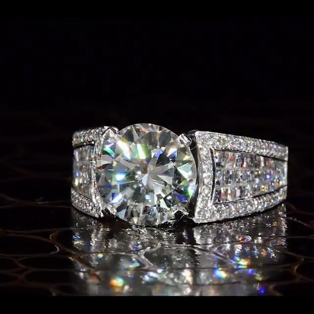 Round Cut Sterling Silver Engagement Ring with Widen Edge Shineofdiamond