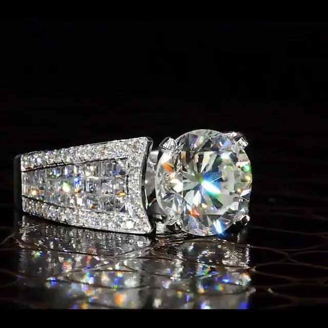 Round Cut Sterling Silver Engagement Ring with Widen Edge Shineofdiamond