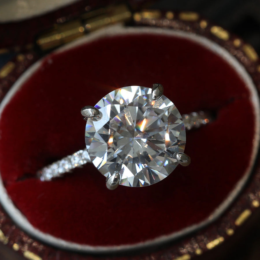 Round Cut Engagement Ring Shine of Diamond