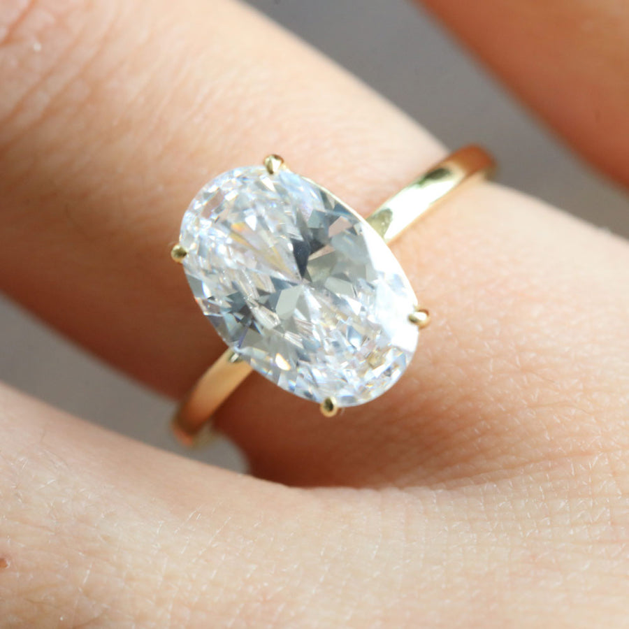 Oval Cut Bridal Set Shine of Diamond