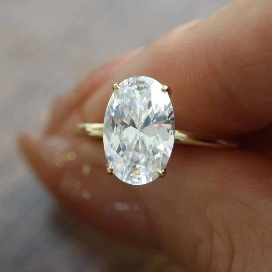 Oval Cut Bridal Set Shine of Diamond