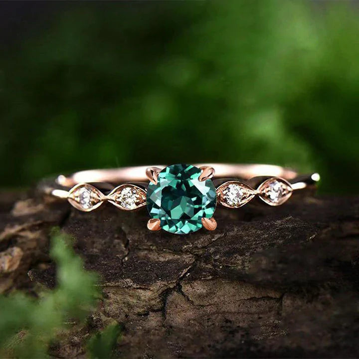 Exquisite Emerald Green Round Cut Engagement Ring Shineofdiamond