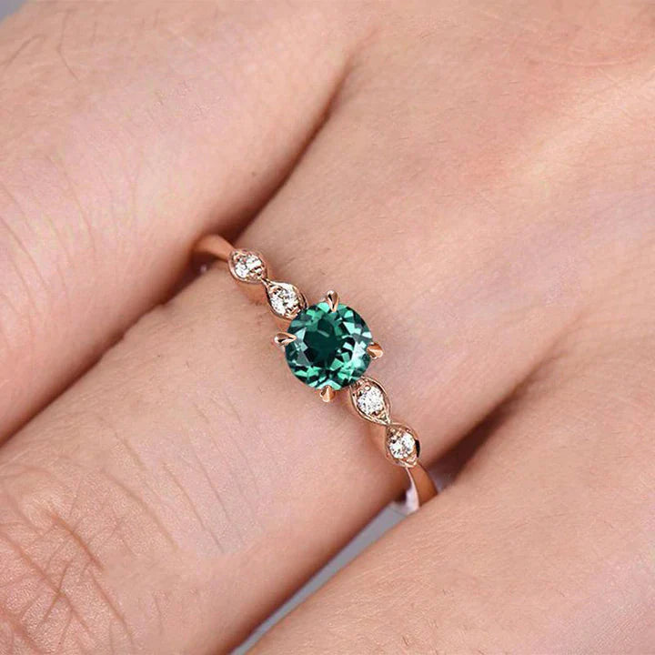 Exquisite Emerald Green Round Cut Engagement Ring Shineofdiamond