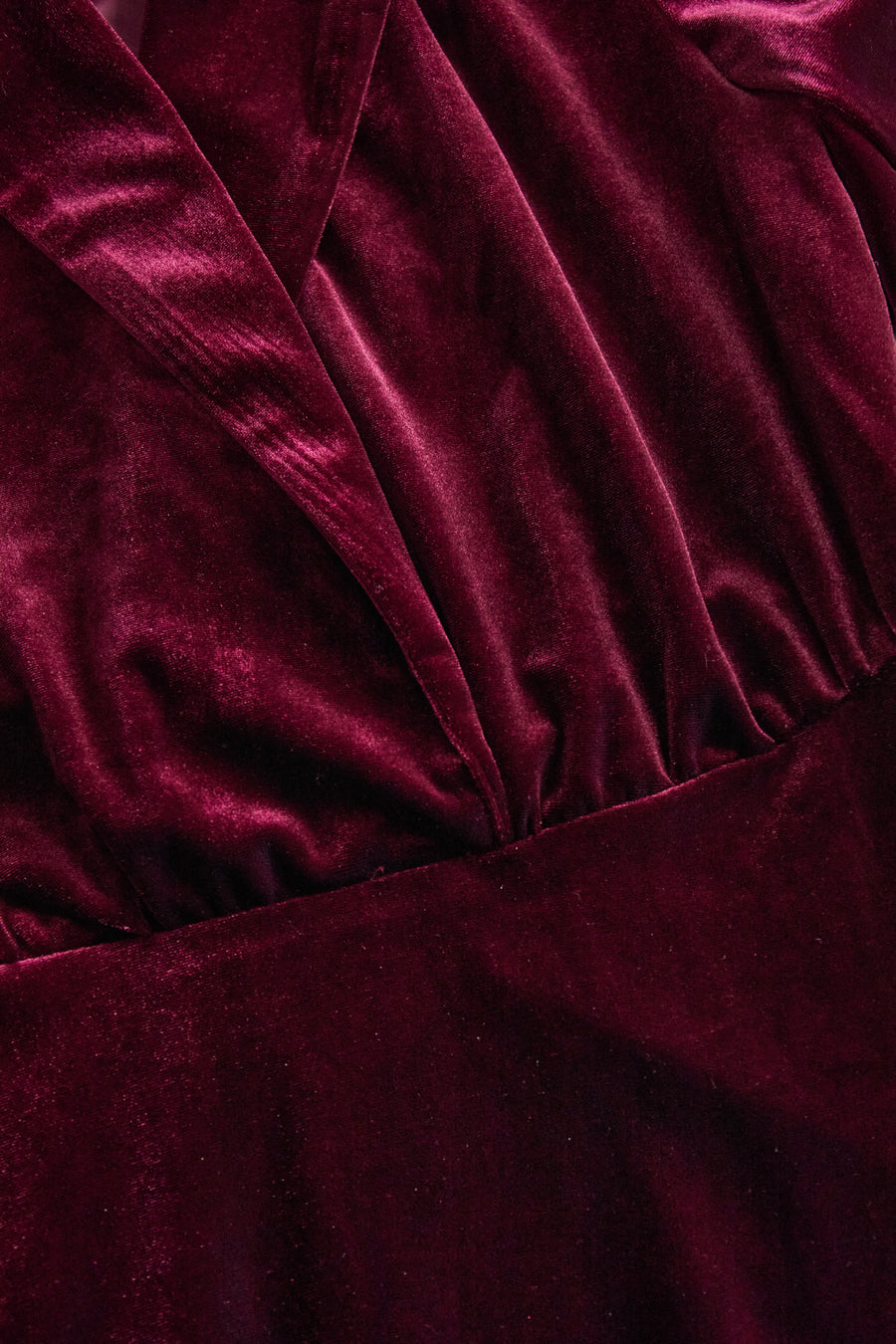 Classic Long-Sleeve Velvet Dress with Gold Accents HWT