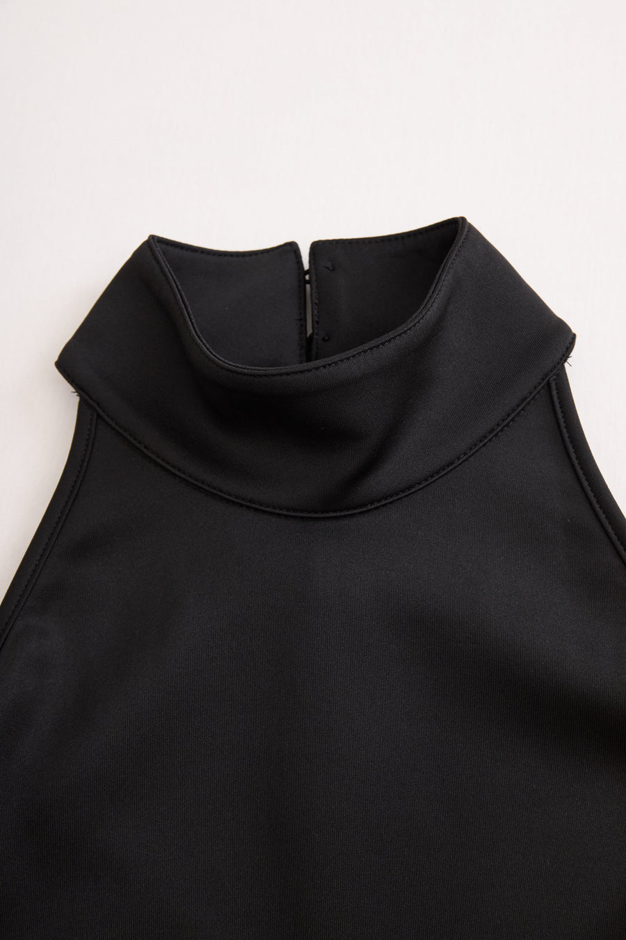 Elegant Black and White High Neck Midi Dress HWT
