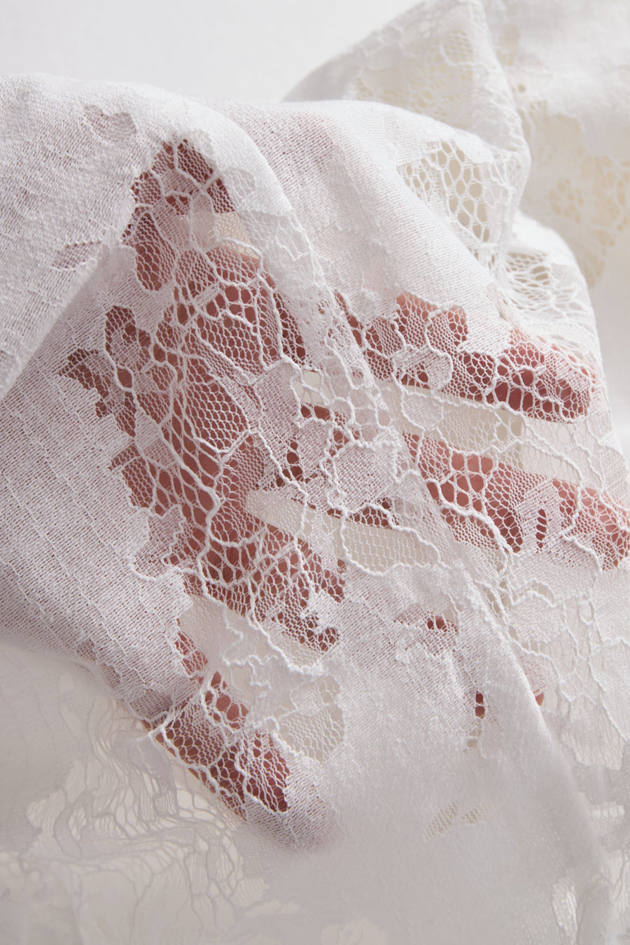 Elegant White Lace-Backed Blazer with Structured Silhouette HWT