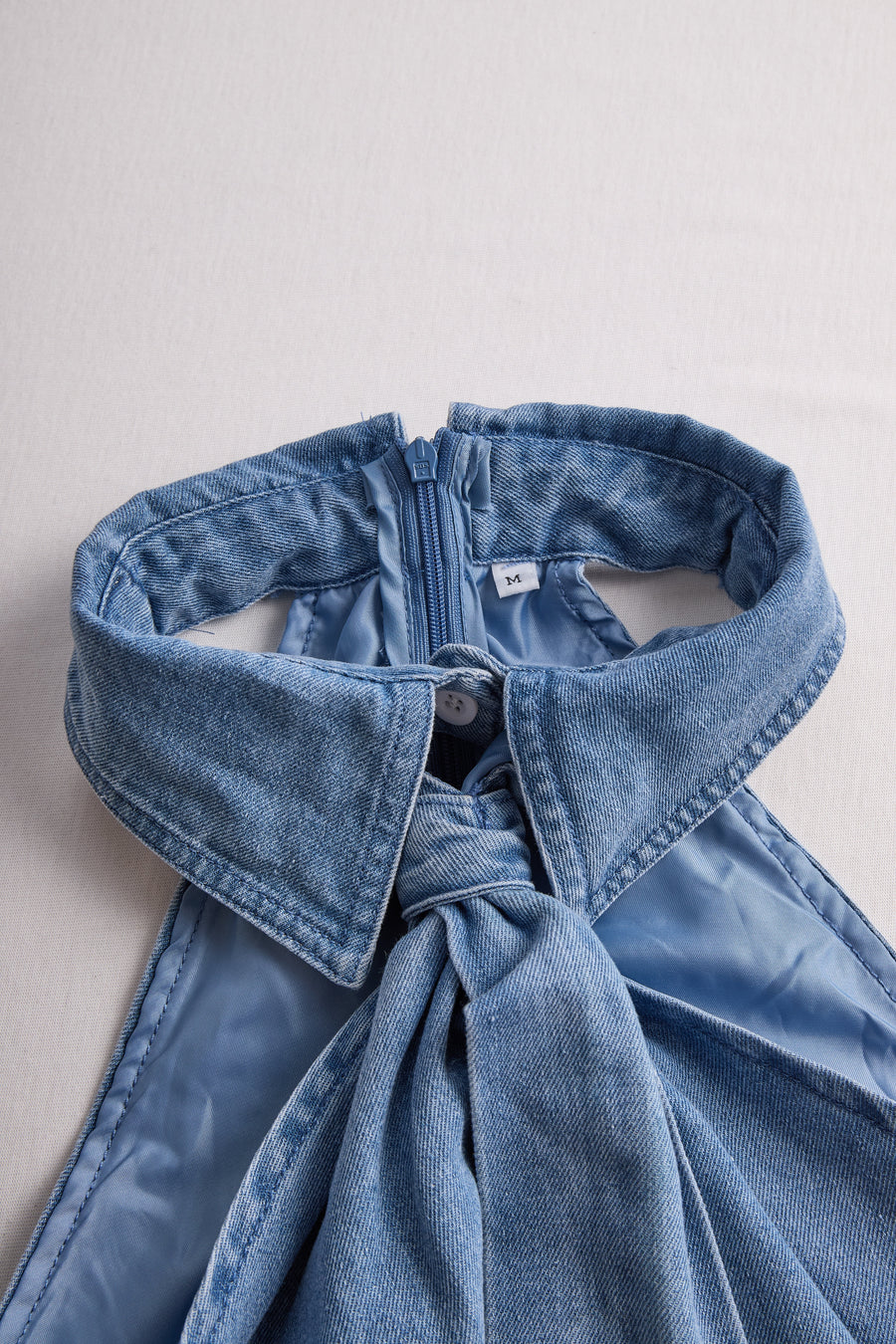 Stylish Sleeveless Halter Blouse with Neck Tie Detail HWT