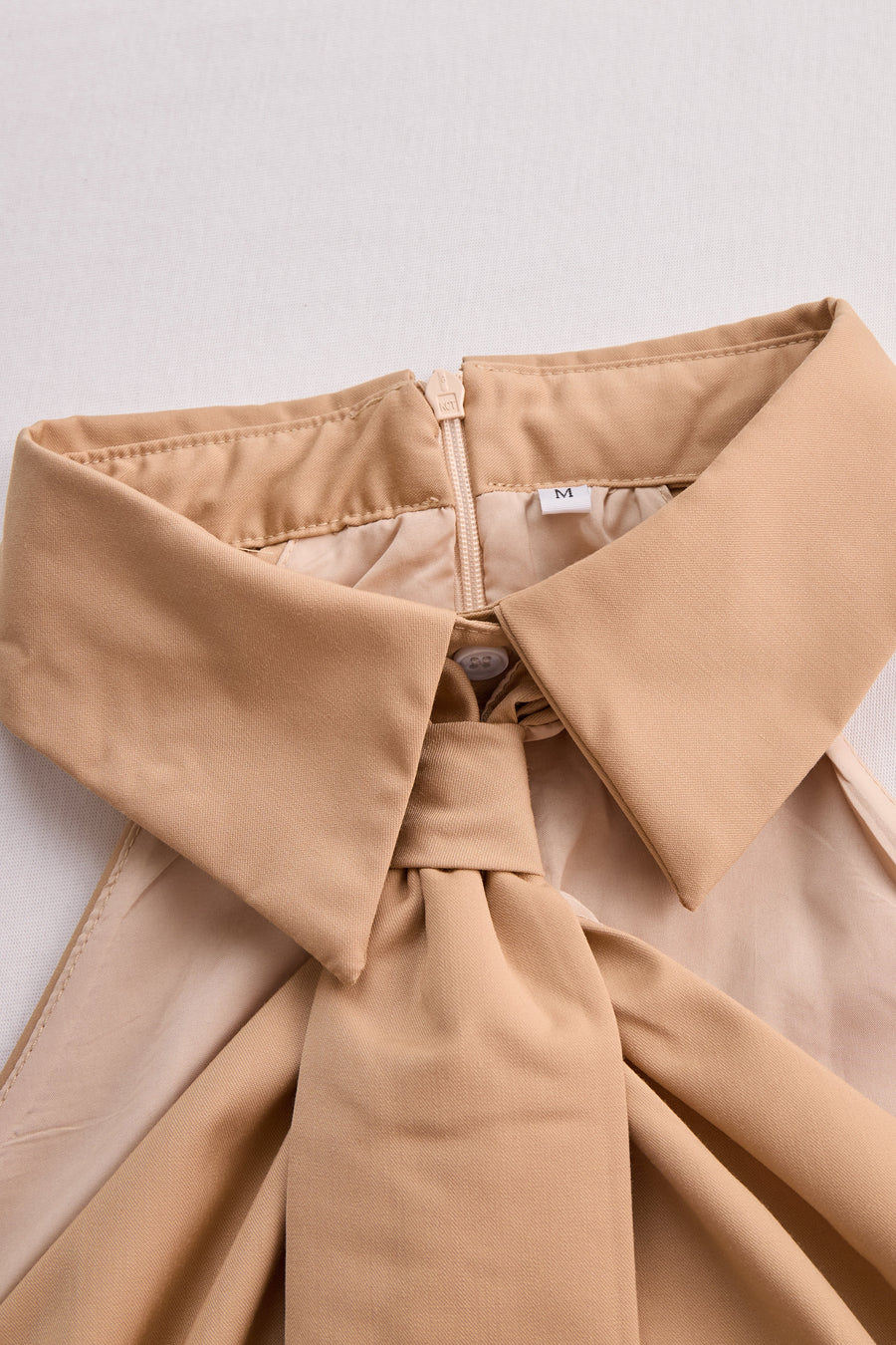 Stylish Sleeveless Halter Blouse with Neck Tie Detail HWT