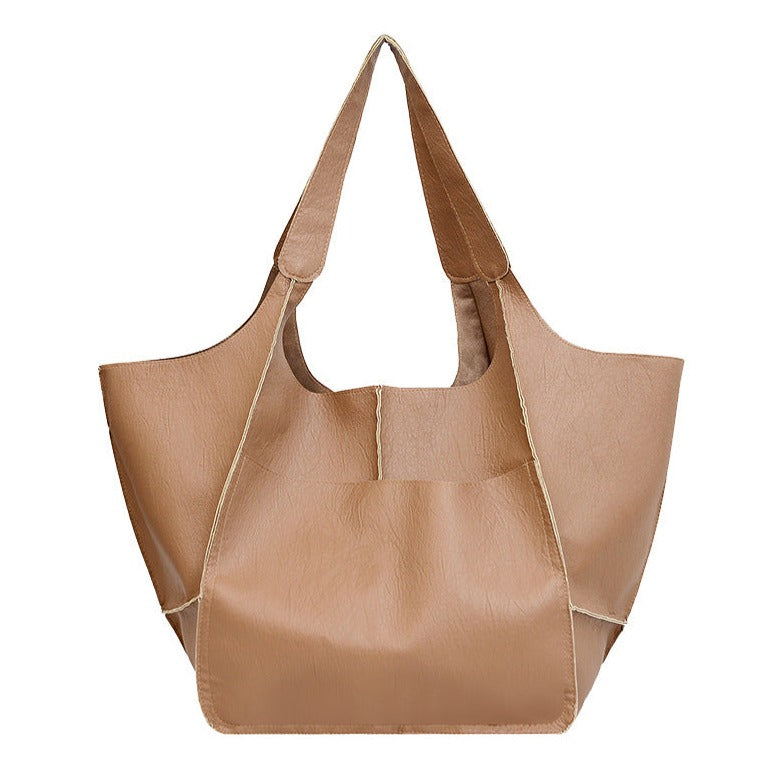Ruth™ | Leather Bag with Timeless Charm