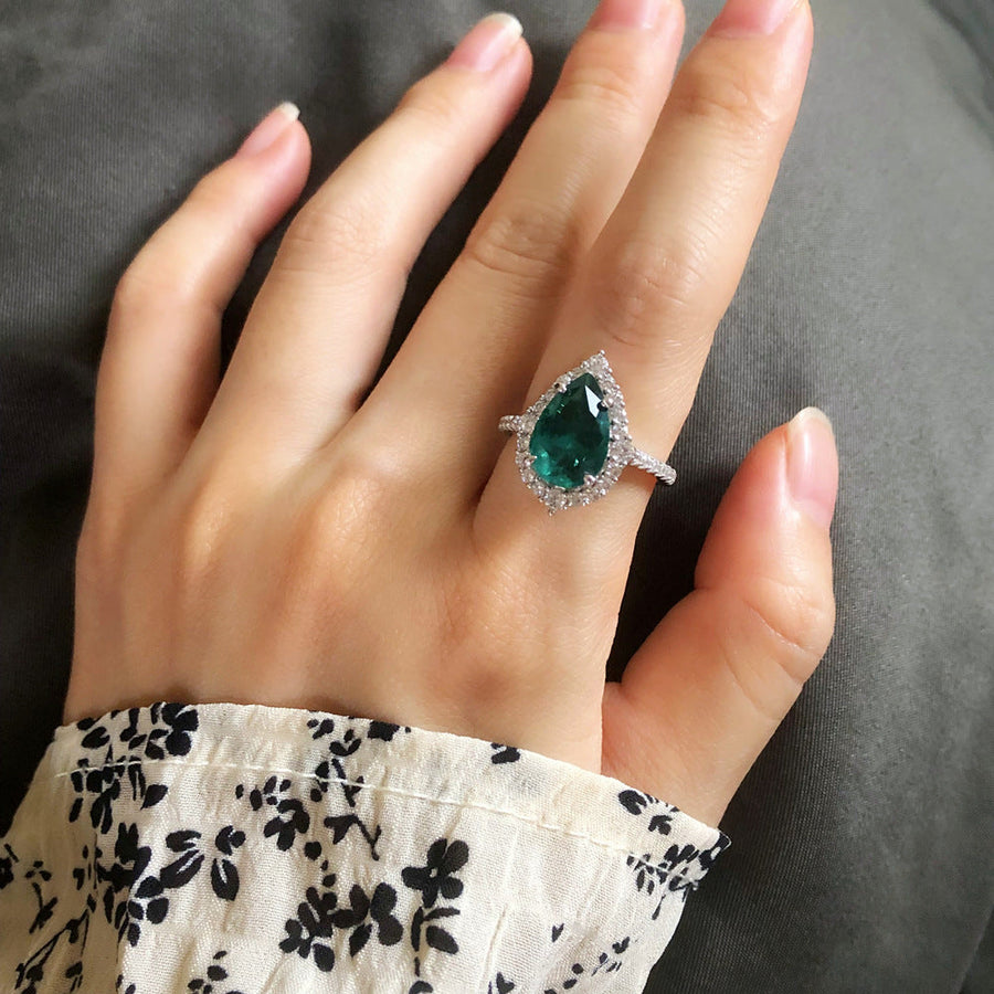 Unique 2.2ct Emerald Green Pear Cut  Sterling Silver Engagement Ring shine of diamond