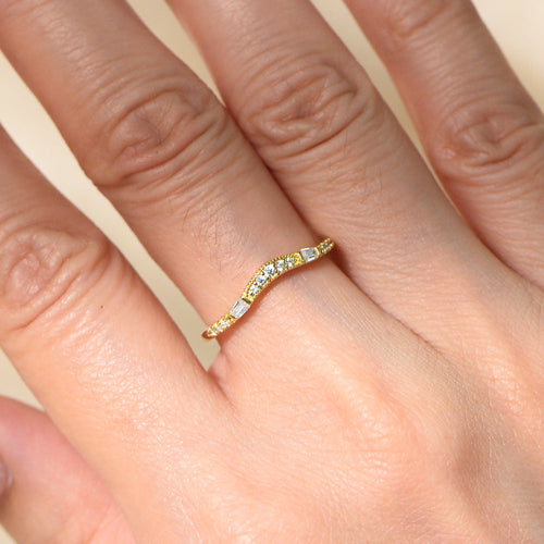 V-shaped Crown Sterling Silver Band Shine of Diamond