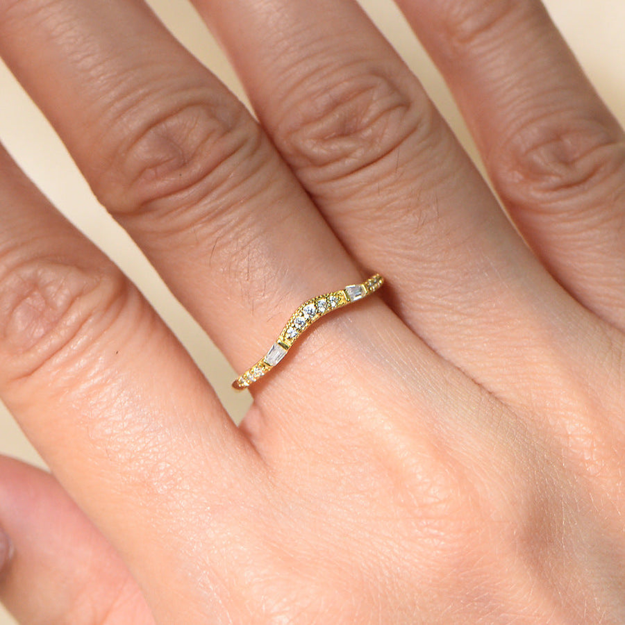 V-shaped Crown Sterling Silver Band Shine of Diamond