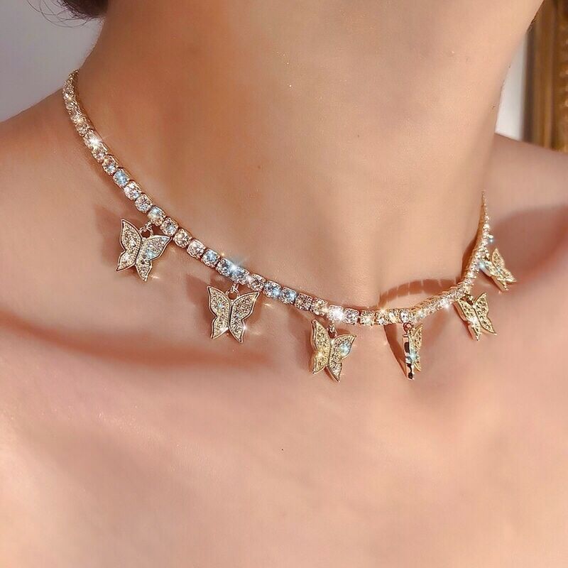 Stunning Butterfly Design Chic Necklace Shine of Diamond