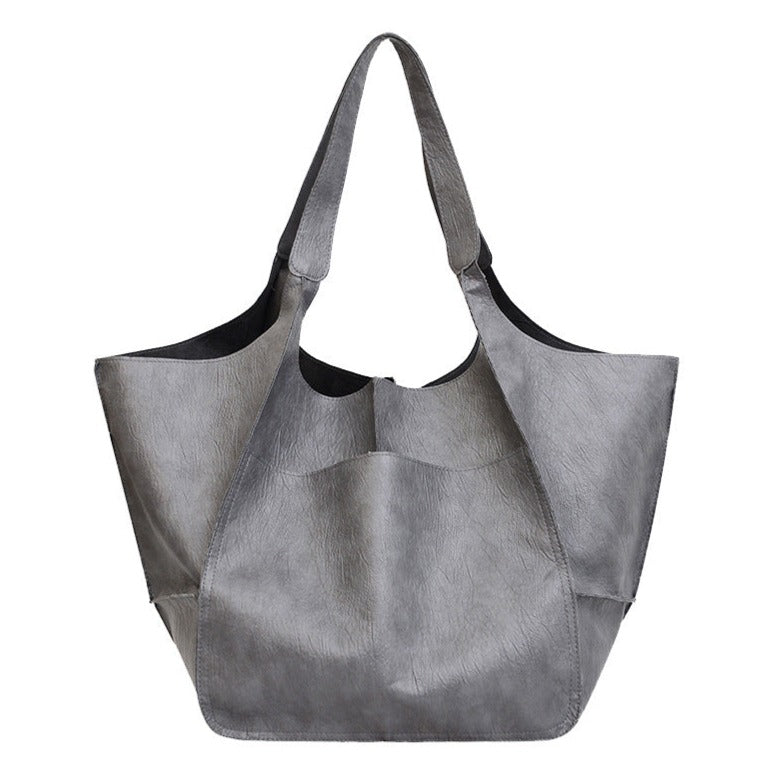 Ruth™ | Leather Bag with Timeless Charm
