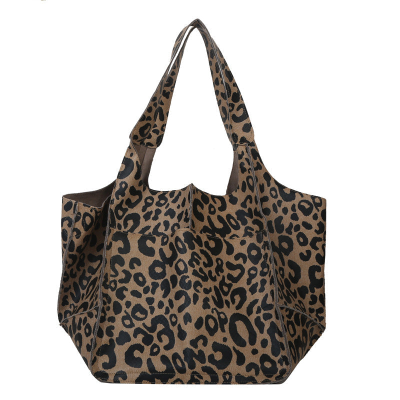 Ruth™ | Leather Bag with Timeless Charm
