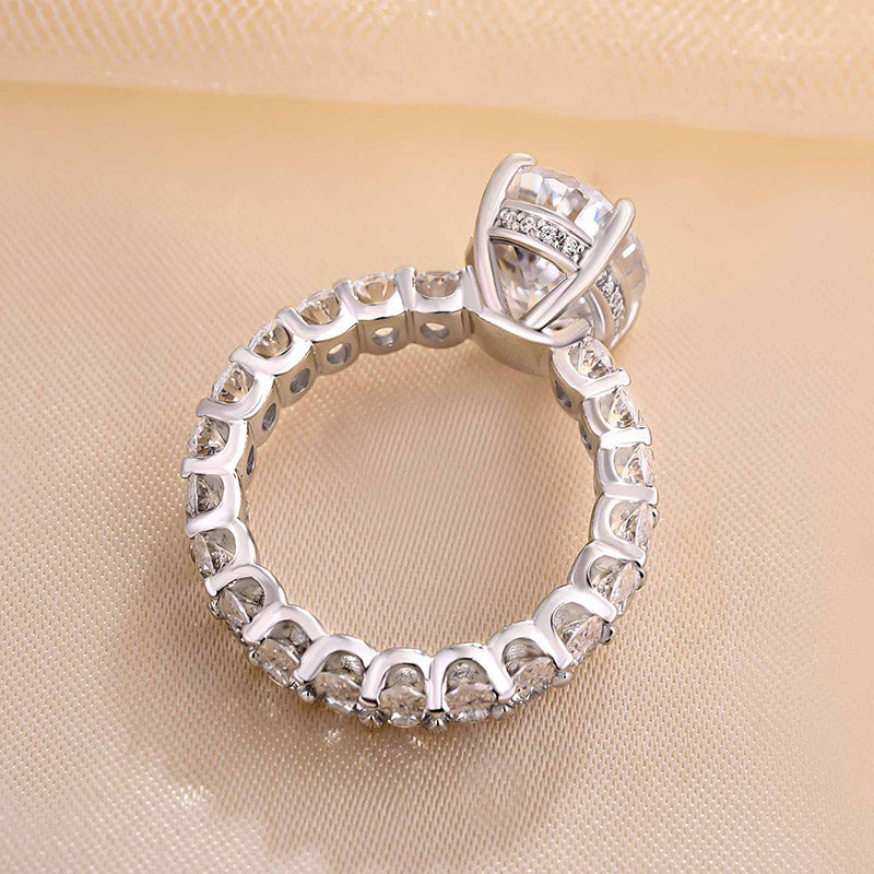 Stunning Oval Cut 4 Prong Engagement Ring In Sterling Silver shine of diamond