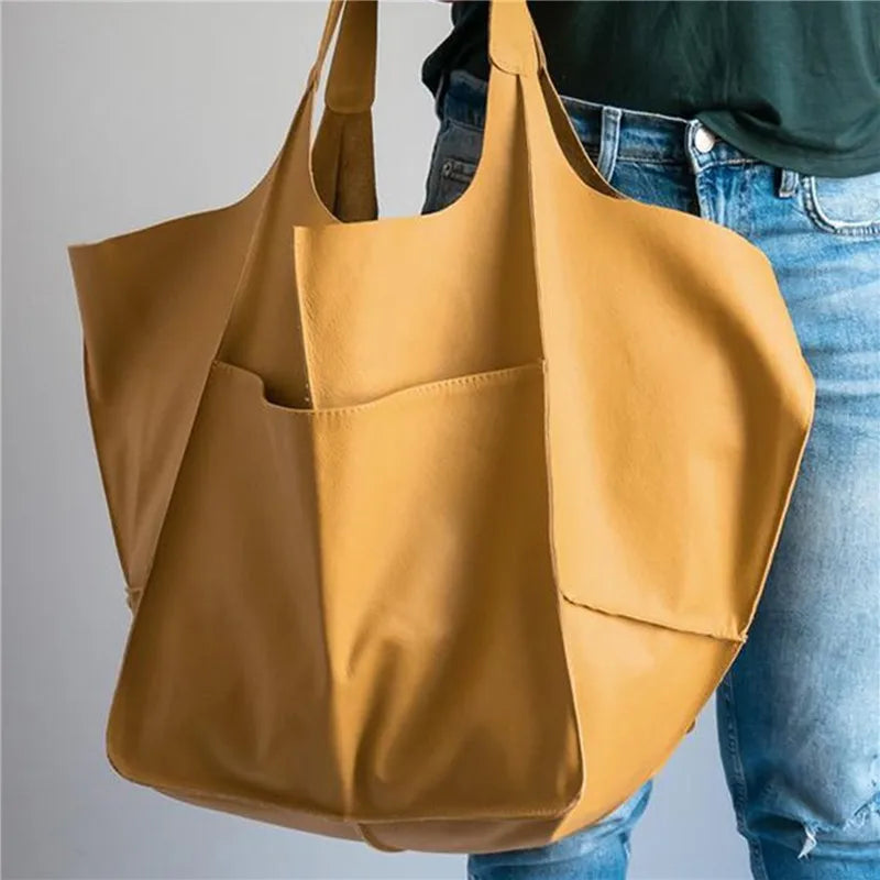 Ruth™ | Leather Bag with Timeless Charm