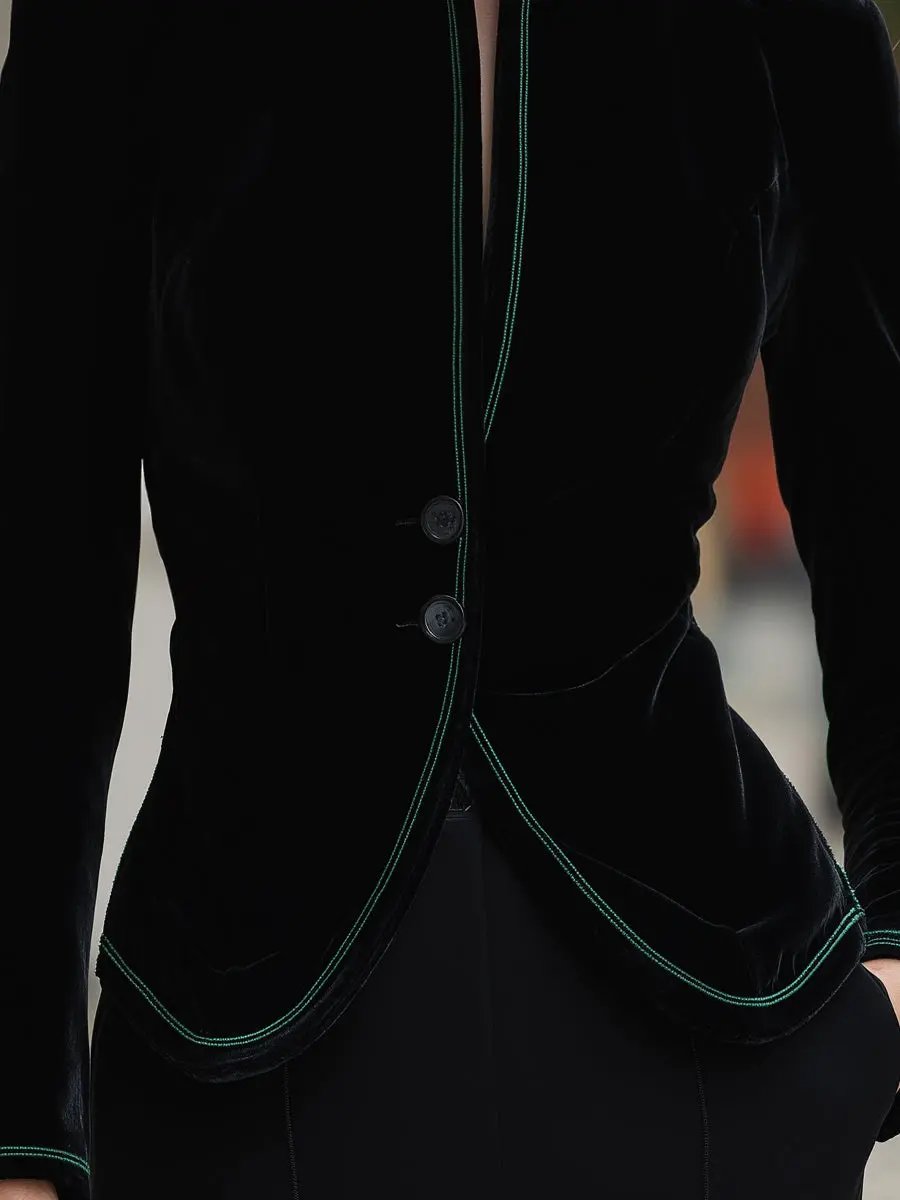 Tailored Velvet Blazer With Contrast Trim - Blazer CAAYWORLD