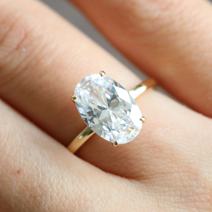 Oval Cut Bridal Set Shine of Diamond