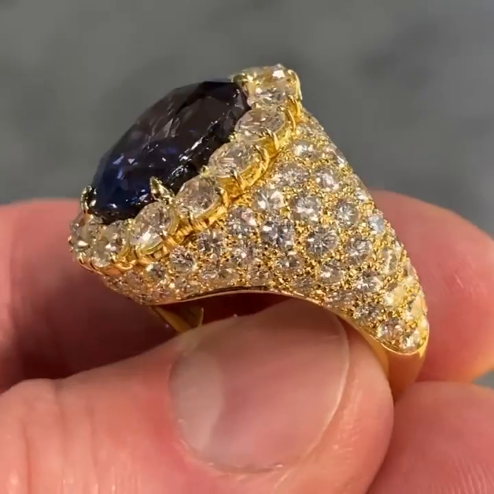Luxurious Halo Oval Cut Royal Blue Golden Handmade Engagement Ring hot