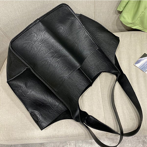 Ruth™ | Leather Bag with Timeless Charm