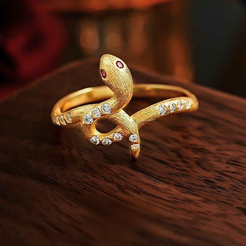 Unique Snake Design Silver Ring Shine of Diamond