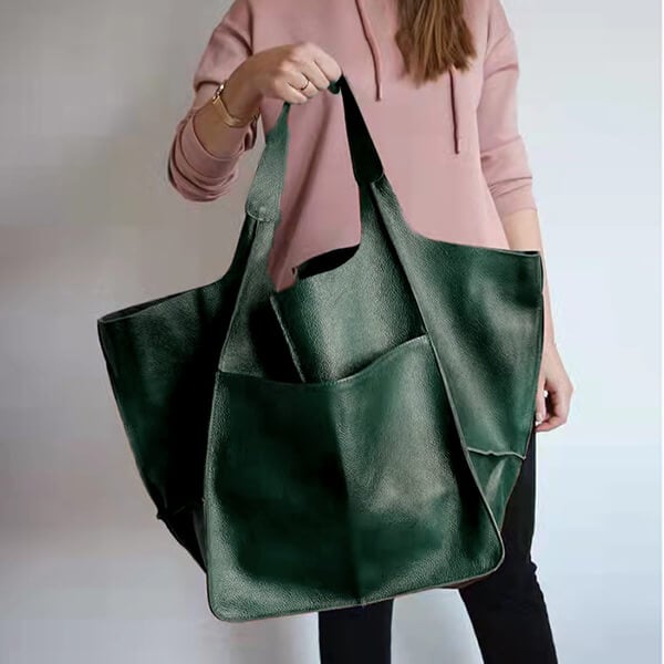 Ruth™ | Leather Bag with Timeless Charm