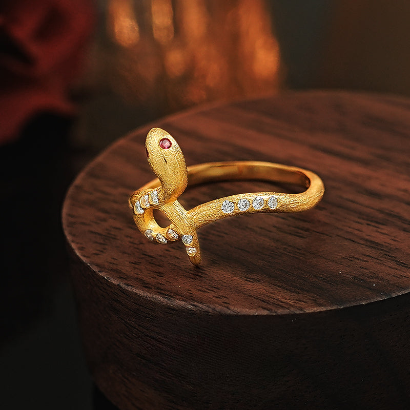 Unique Snake Design Silver Ring Shine of Diamond