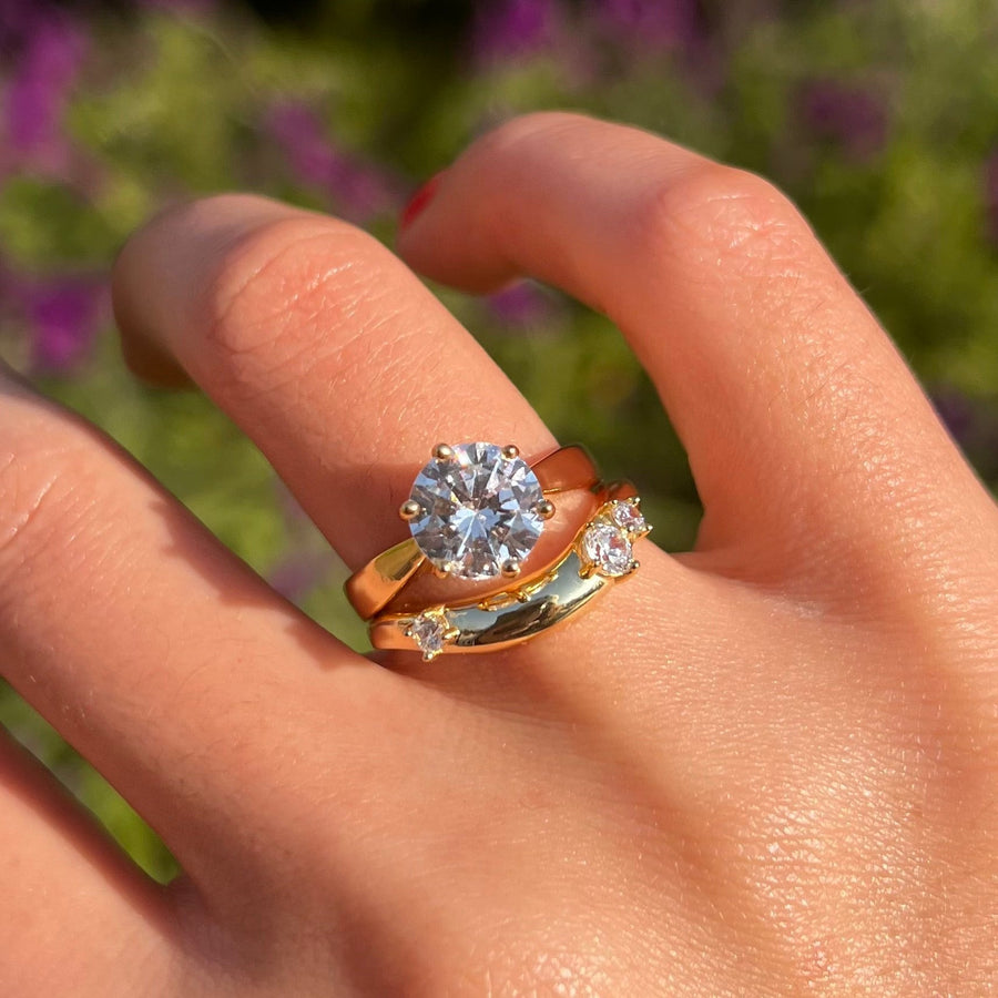 Elegant Design Round Cut 2 Pcs Bridal Set shine