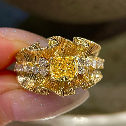 Luxe Pleated Ribbon Ring with Yellow Stone Dobrilajewelry