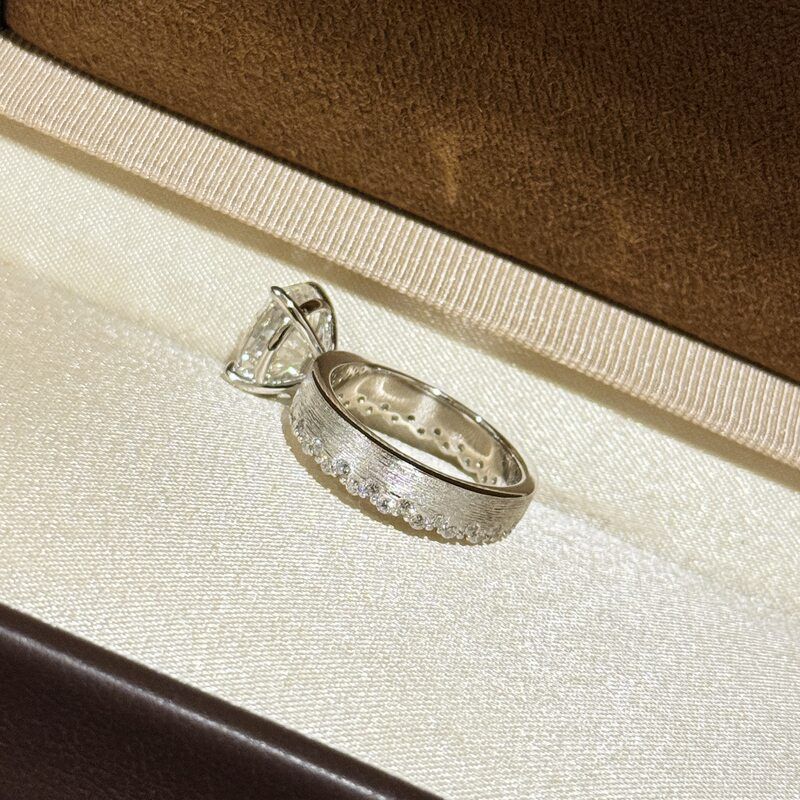 Elegant Textured Band & Side Stones Solitaire Oval Cut Sterling Silver Ring Shine of Diamond