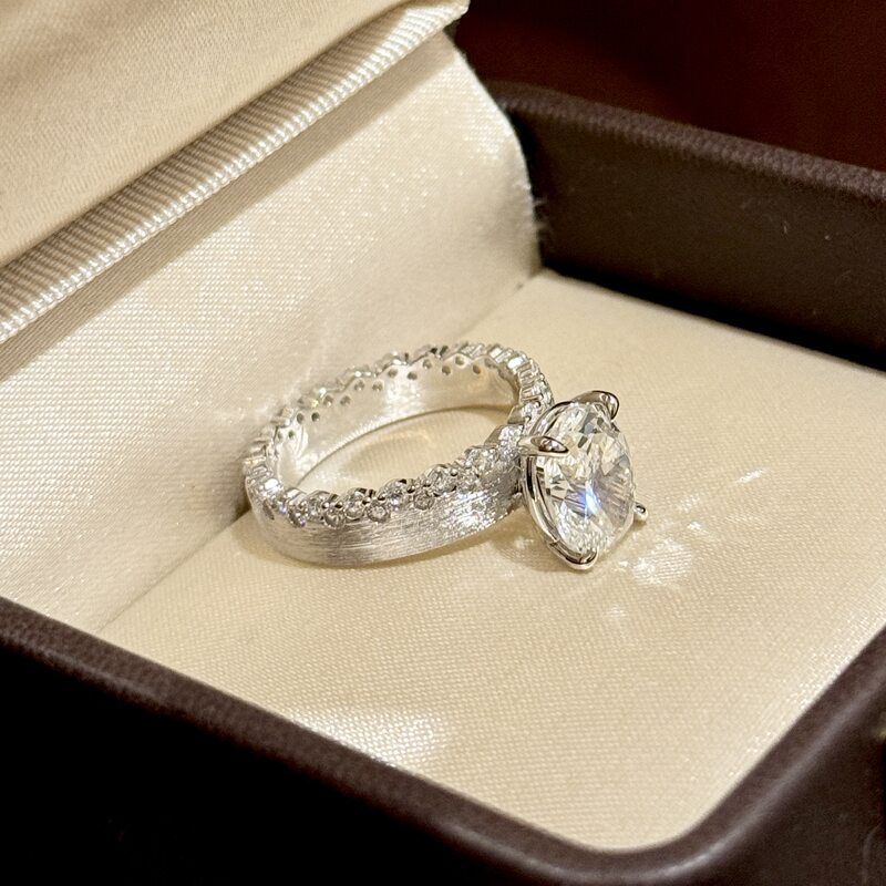Elegant Textured Band & Side Stones Solitaire Oval Cut Sterling Silver Ring Shine of Diamond