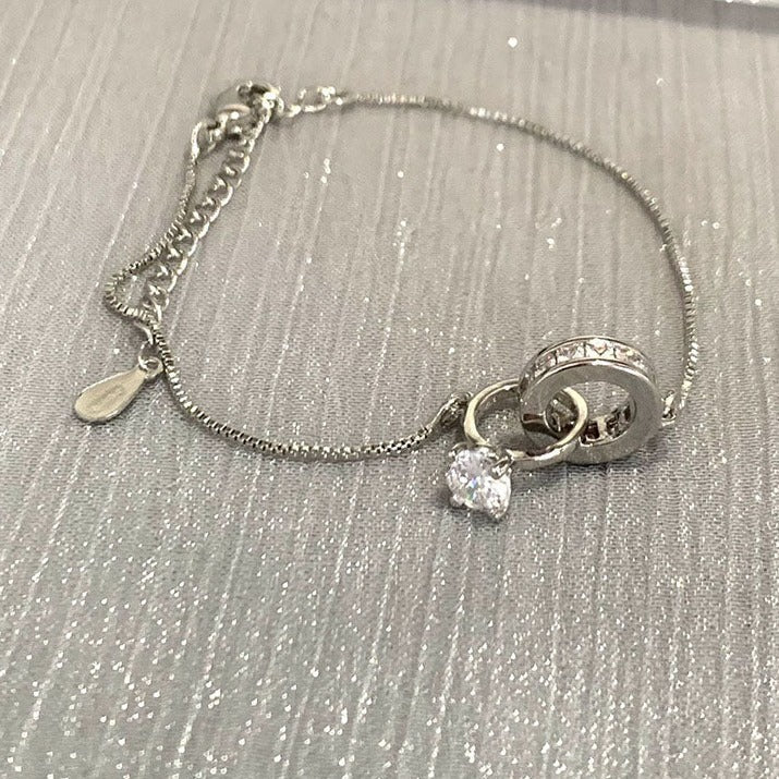 Unique Design Interlocking Rings Bracelet shine of diamond