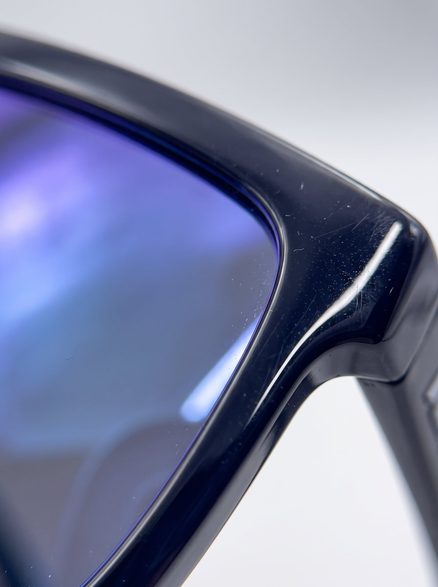 Macro close-up of the coated Kestryn polarized lens surface