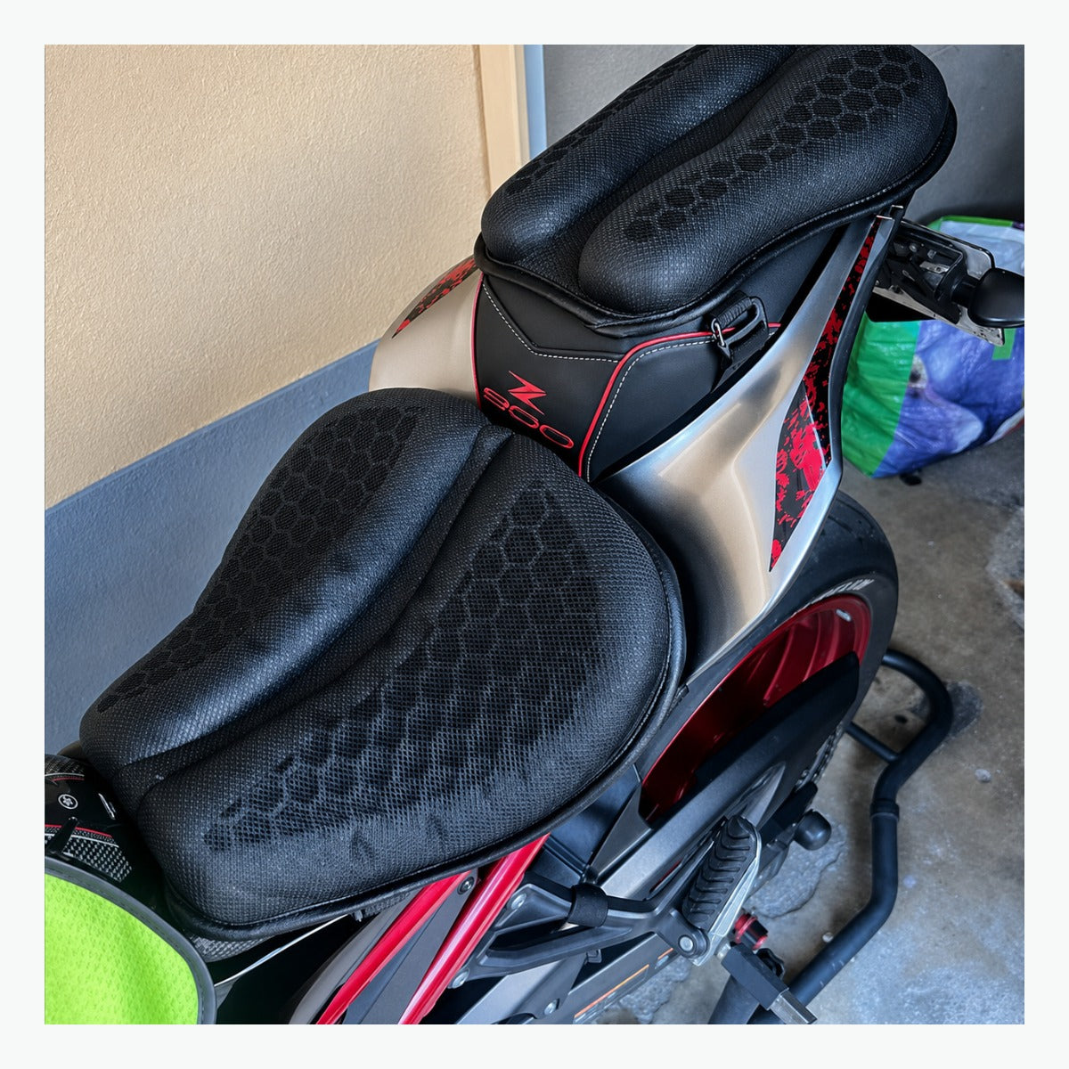 Sadrox cushion fitted on a motorcycle seat